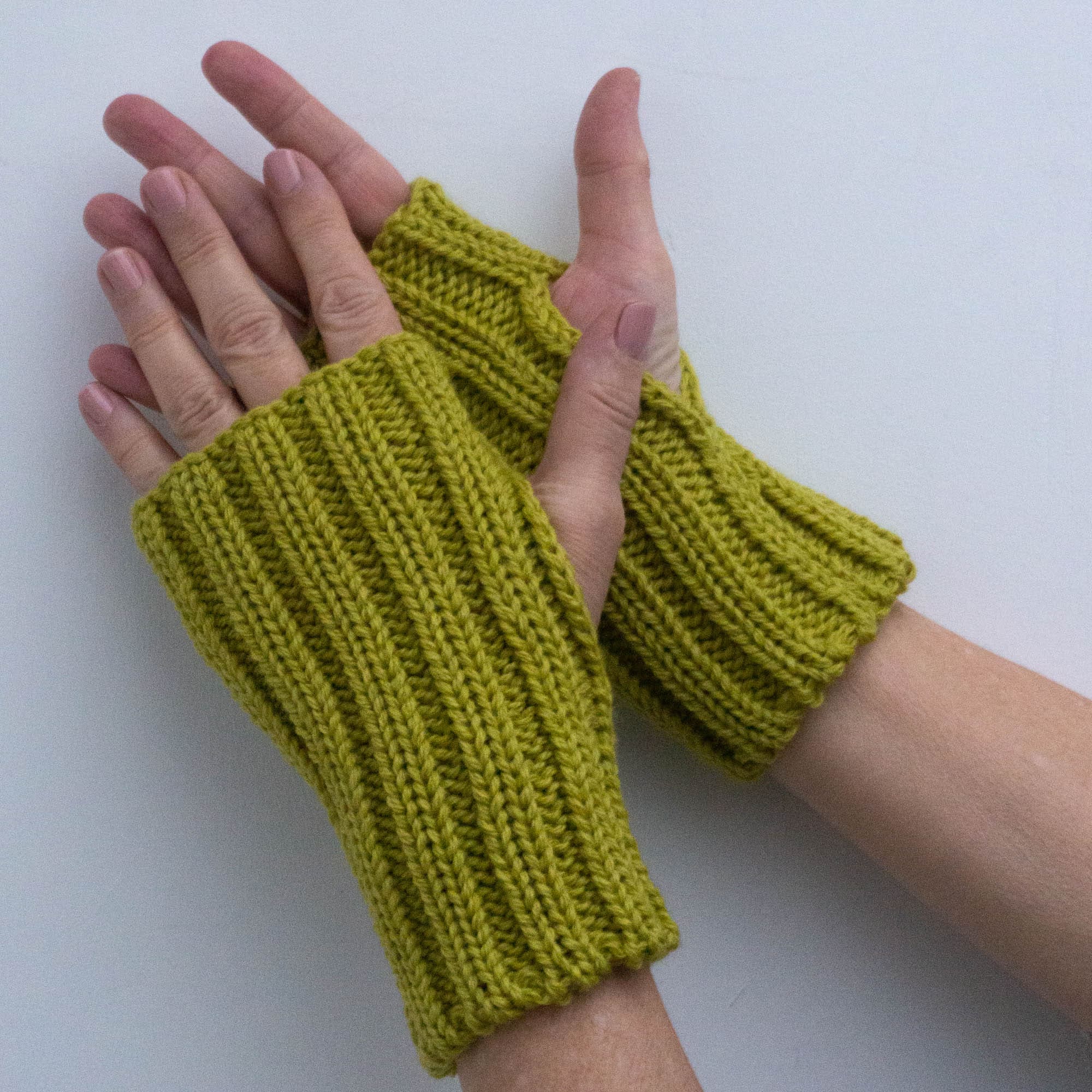 Womens Gift Fingerless Gloves Wrist Warmers In Merino Wool | Cosi Knits & Yarns - Foto 4